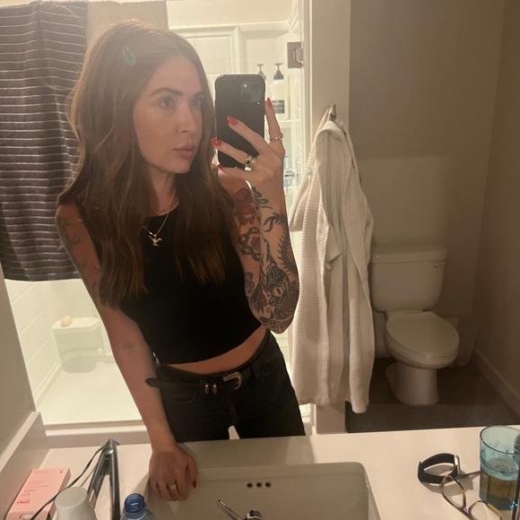 Meet your Posher, Sierra - Picture 2 of 2